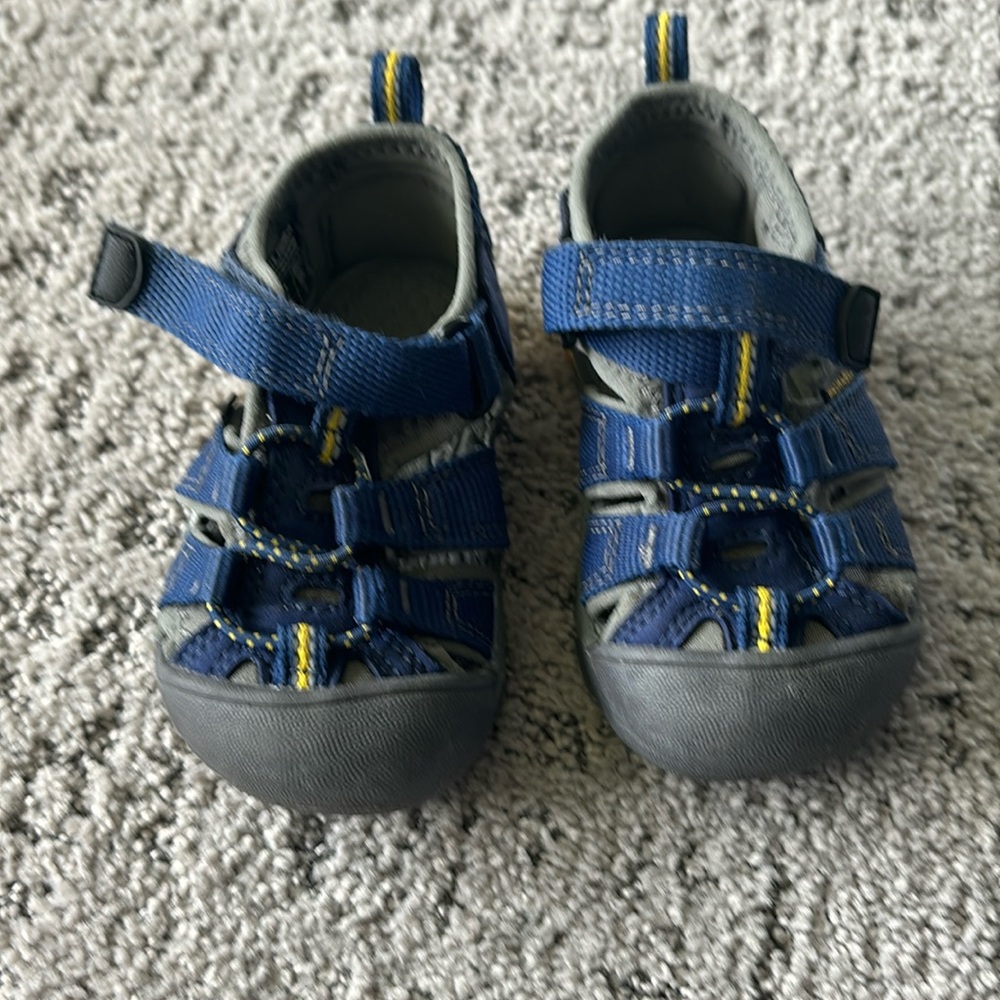 Keen toddler size 5 sandal